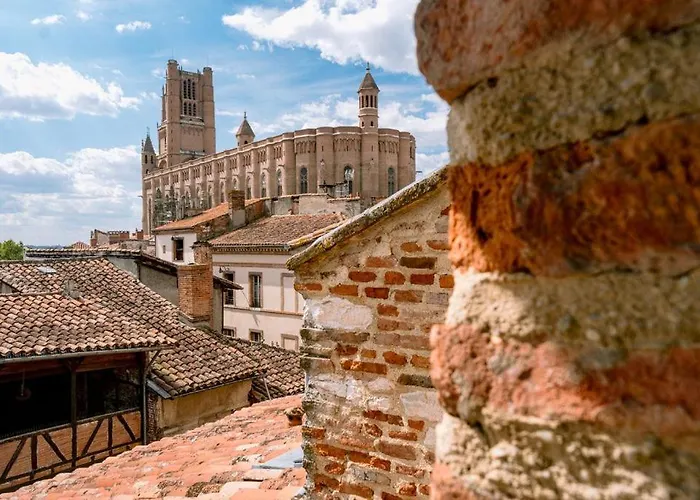 Konukevi La Maison Du Prevot - Maison D Hotes De Charme Au Pied De La Cathedrale Sainte Cecile D La Maison Du Prevot - Charming At Foot Of Cathedral 3*