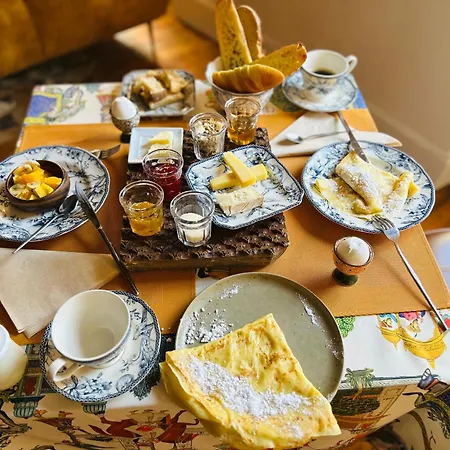 La Maison Du Prevot - Maison D Hotes De Charme Au Pied De La Cathedrale Sainte Cecile D La Maison Du Prevot - Charming At Foot Of Cathedral Гостевой дом