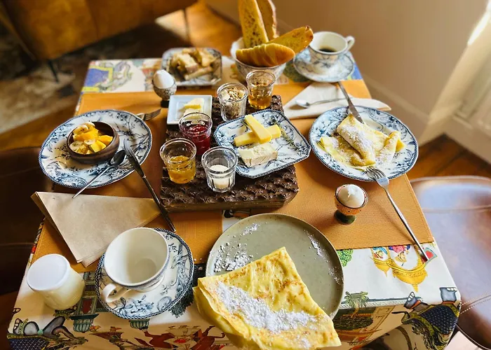 La Maison Du Prevot - Maison D Hotes De Charme Au Pied De La Cathedrale Sainte Cecile D La Maison Du Prevot - Charming At Foot Of Cathedral Pensión