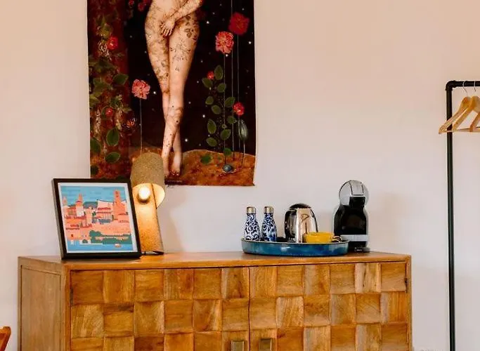 La Maison Du Prevot - Maison D Hotes De Charme Au Pied De La Cathedrale Sainte Cecile D La Maison Du Prevot - Charming At Foot Of Cathedral Гостевой дом 3*