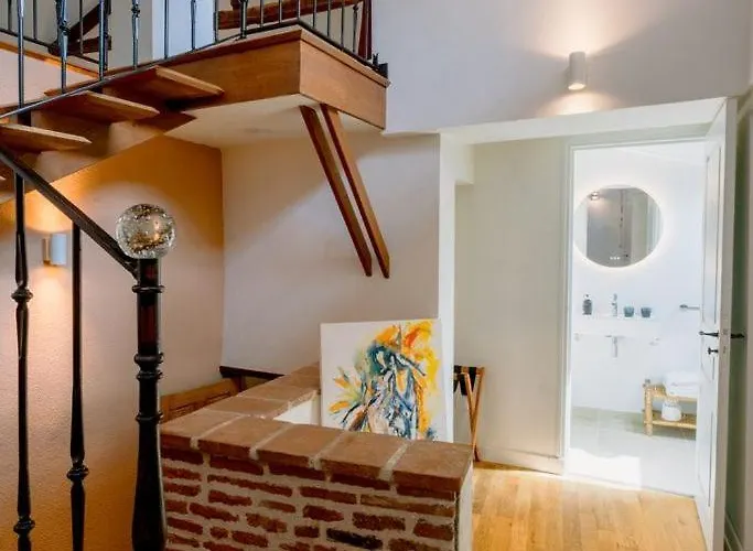 La Maison Du Prevot - Maison D Hotes De Charme Au Pied De La Cathedrale Sainte Cecile D La Maison Du Prevot - Charming At Foot Of Cathedral Гостевой дом