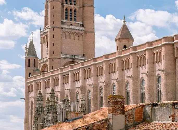 Гостевой дом La Maison Du Prevot - Maison D Hotes De Charme Au Pied De La Cathedrale Sainte Cecile D La Maison Du Prevot - Charming At Foot Of Cathedral 3*